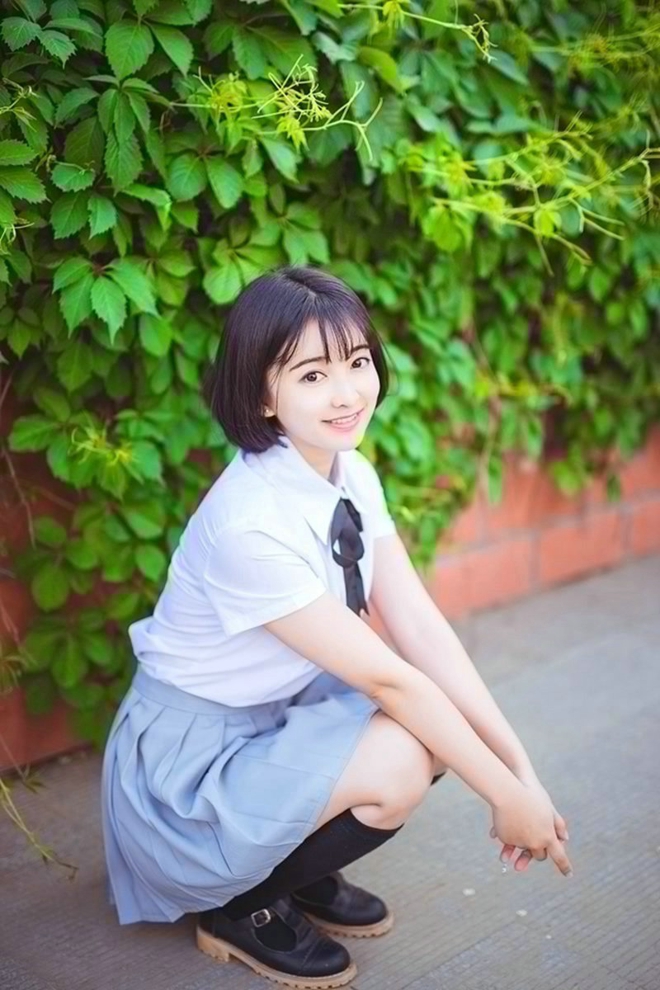 甜美漂亮大眼短发美女