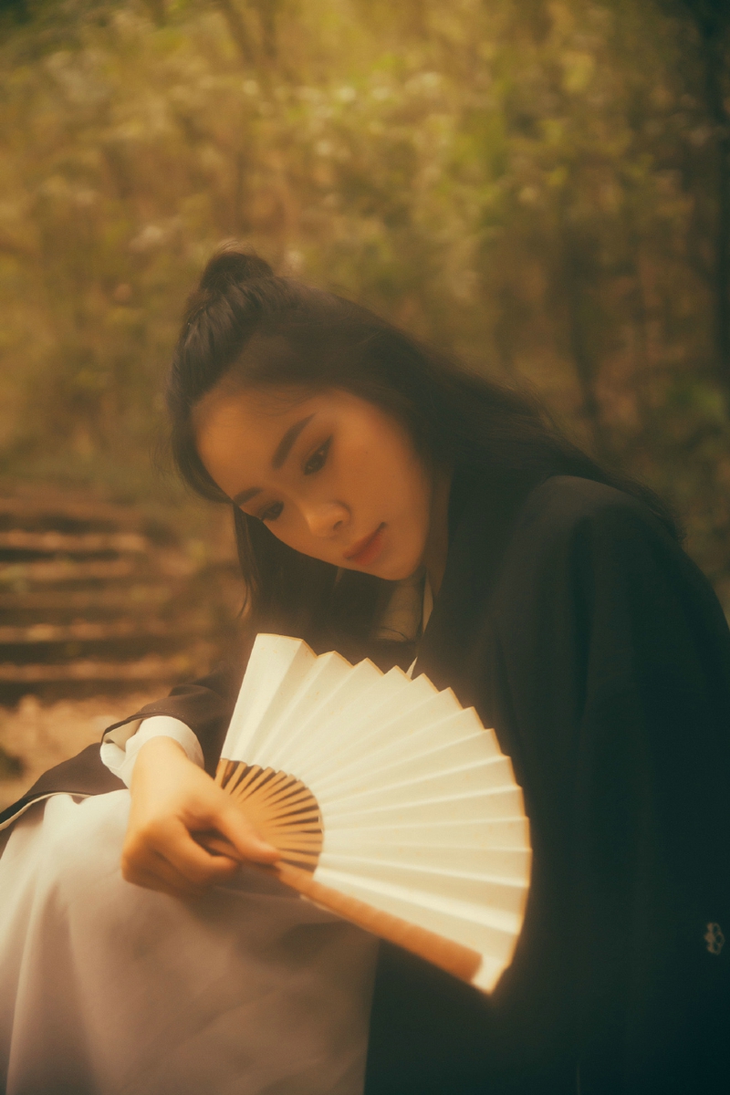 高颜值古装美女柔婉安静动人写真