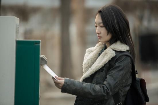 人气小花周冬雨随性图片