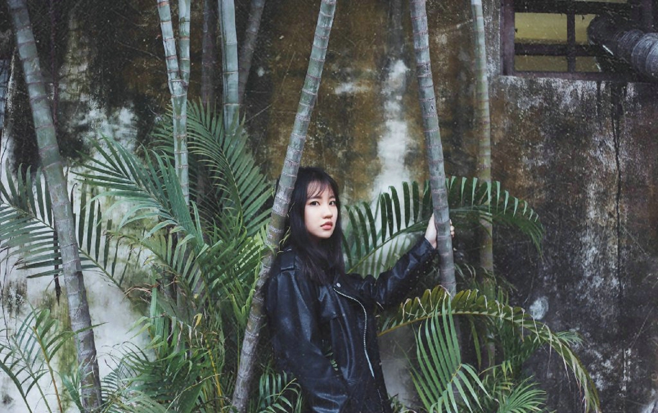 帅气皮衣美女率性随性养眼写真