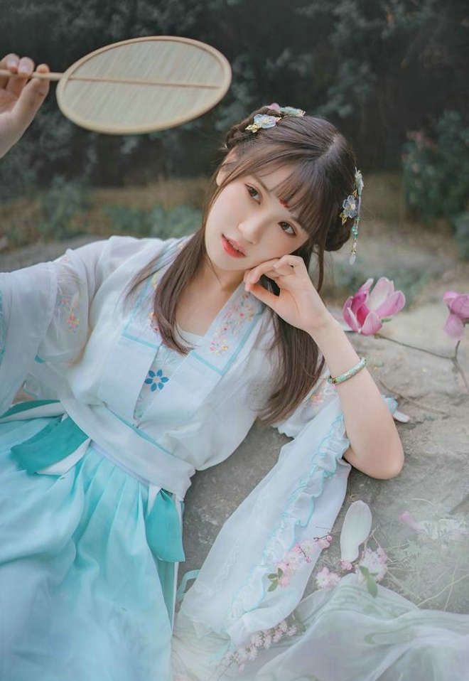 优雅古典小美女细腻容颜