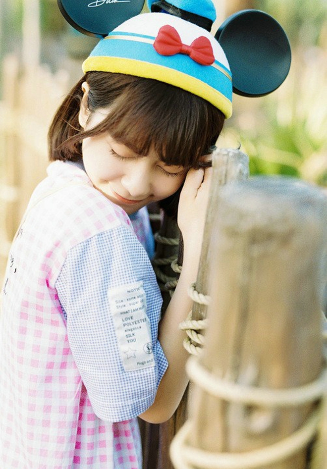 可爱呆萌漂亮女生游园写真