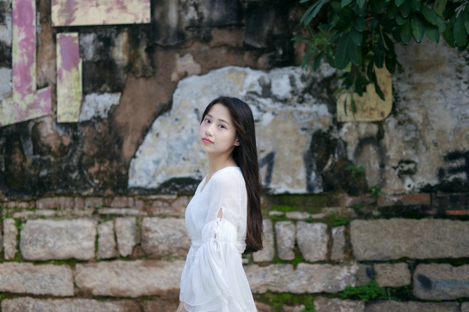 夕阳下的牛仔外套美女侧颜美丽吸睛唯美写真