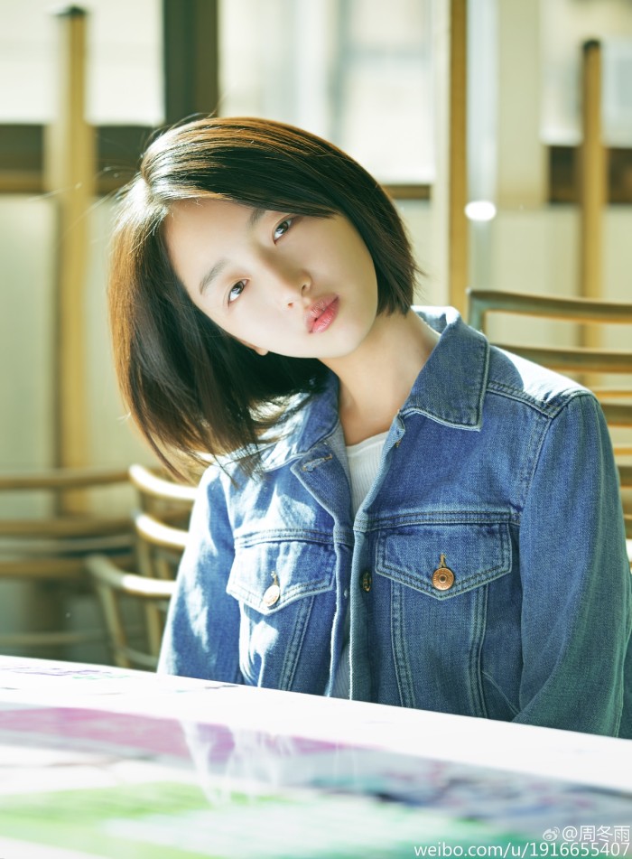 周冬雨清爽短发写真