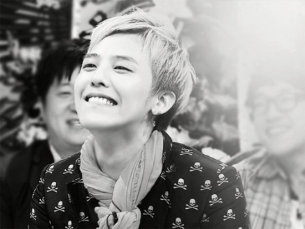 权志龙时尚着装高清壁纸