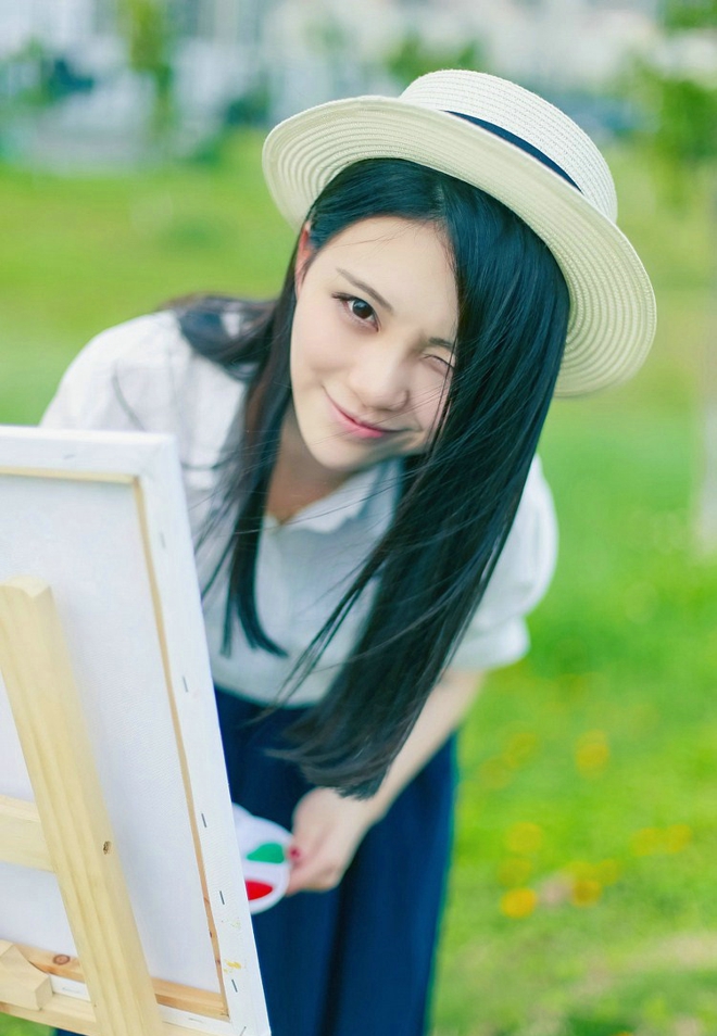 户外写生清纯美女如风如画