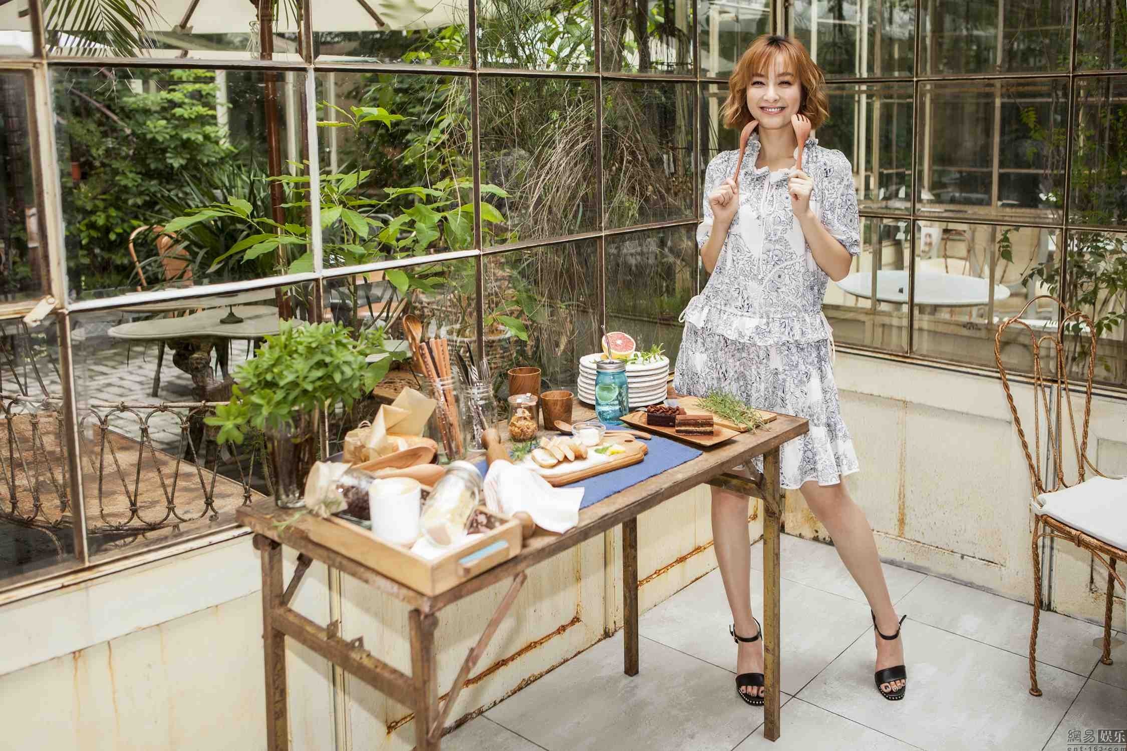 吴昕时尚桌面壁纸