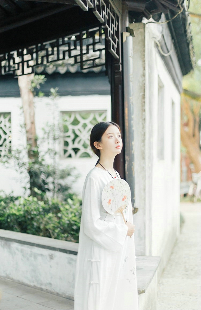 古色茶香古典干净女子清新户外写真