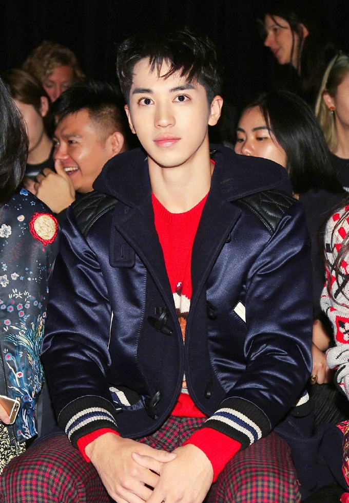 许魏洲2018春夏时装秀靓丽街拍