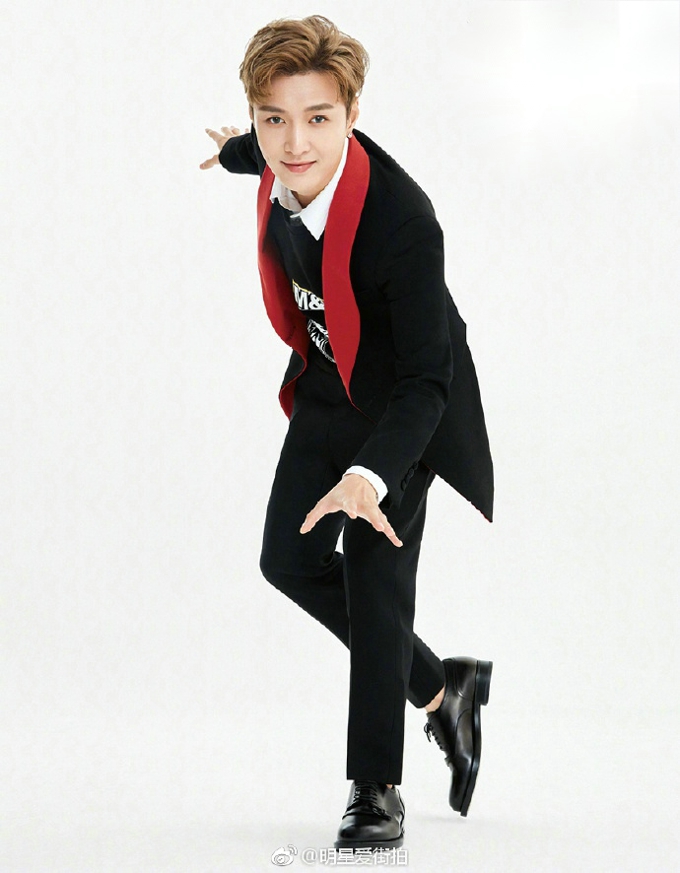 张艺兴出席北京杜莎夫人蜡像馆揭幕会