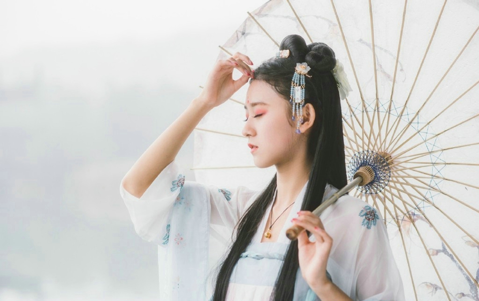 阳光下的可爱英伦范姑娘娇小玲珑