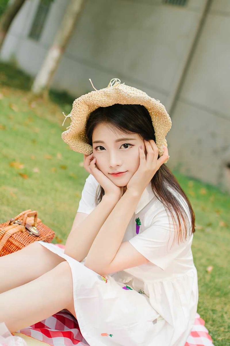 漂亮野餐面包妹子温柔美丽动人