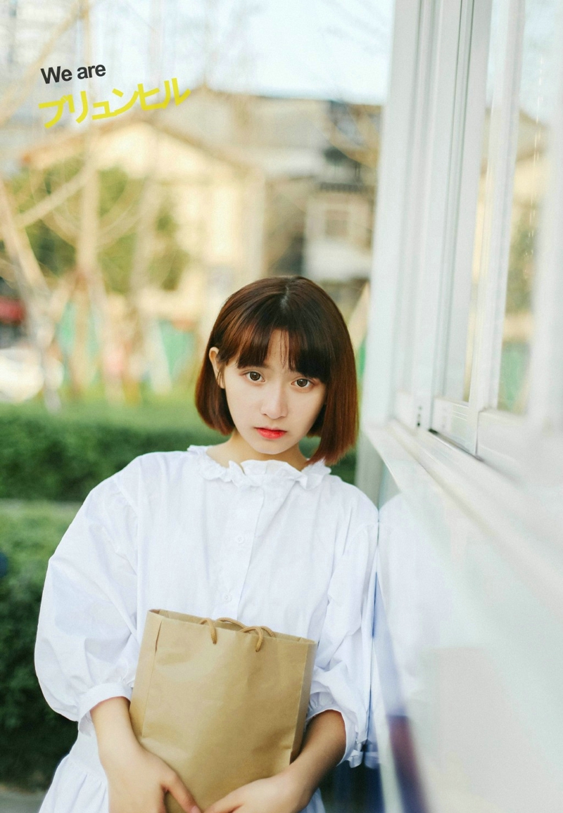 日系短发妹子可爱无辜眼神迷人