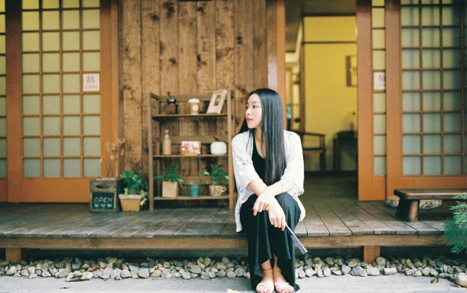 日系美女安静私房内养眼写真