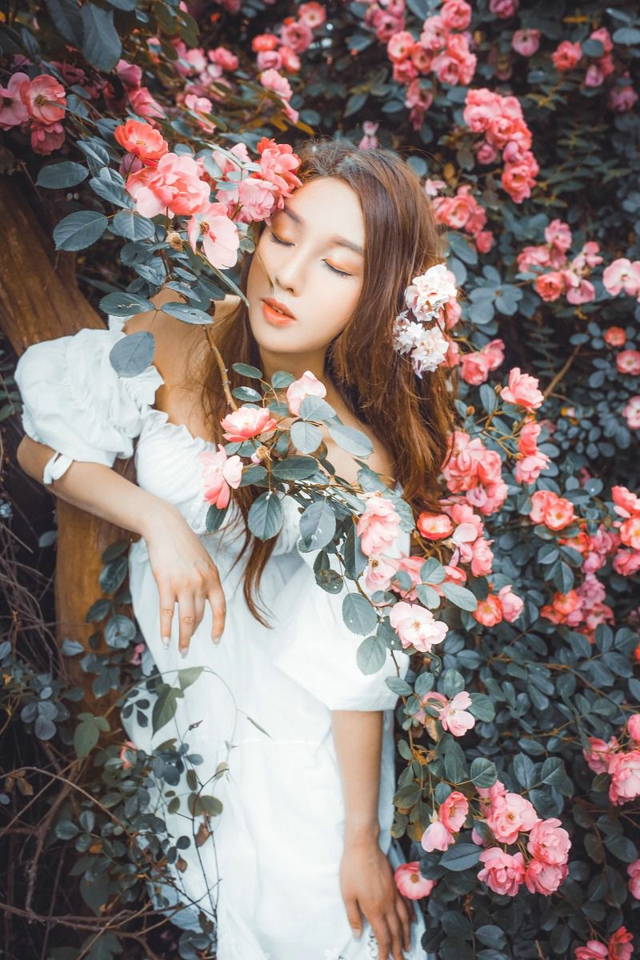 白衬衫女孩清新粉嫩唯美写真