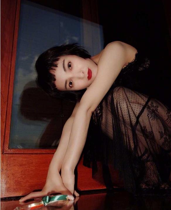 吴昕短发赫本妆照片