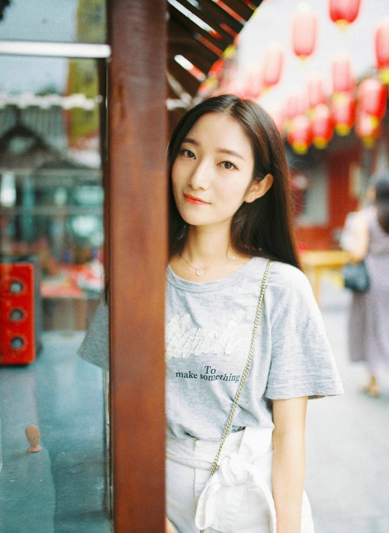 日系美女安静私房内养眼写真