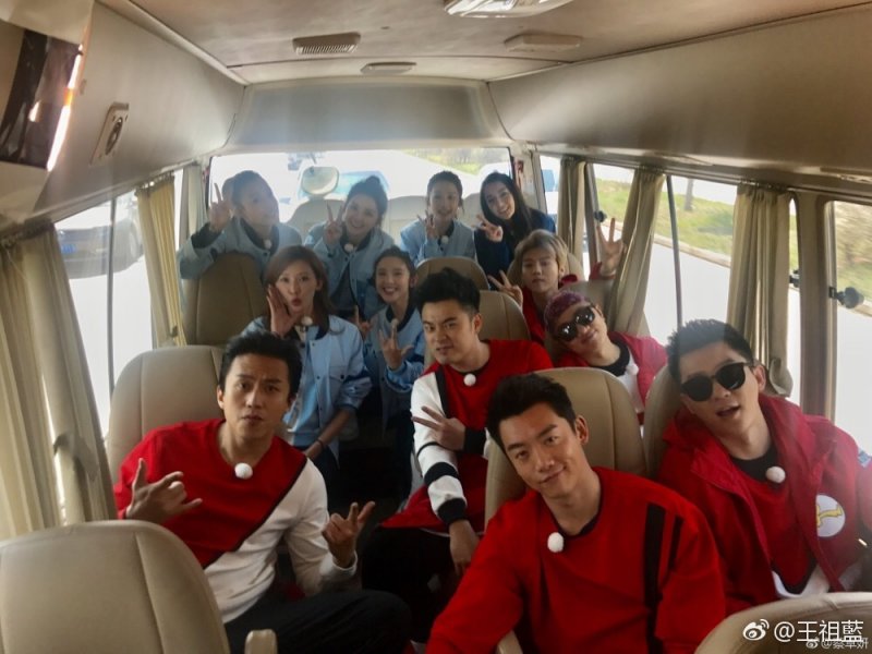 迪丽热巴奔跑吧  这位菇凉你是吃可爱长大的吗