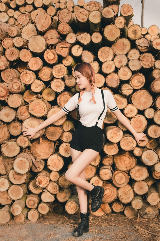 清纯甜美阳光美女户外正能量图片