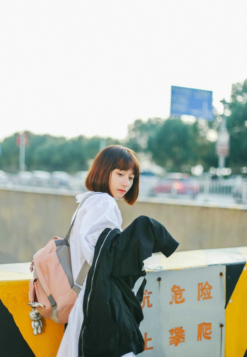 日系短发妹子可爱无辜眼神迷人