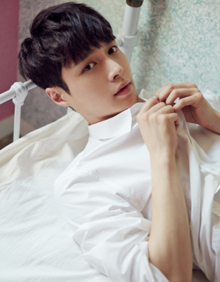 张艺兴帅气写真照