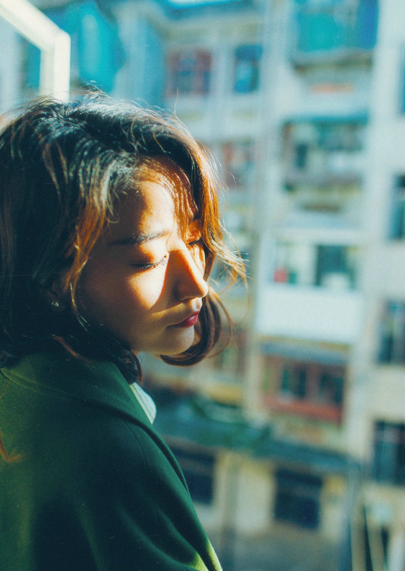 清纯氧气少女户外活力俏皮写真