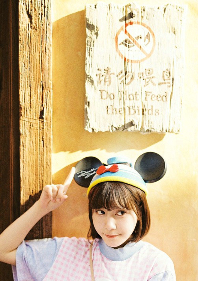 可爱呆萌漂亮女生游园写真