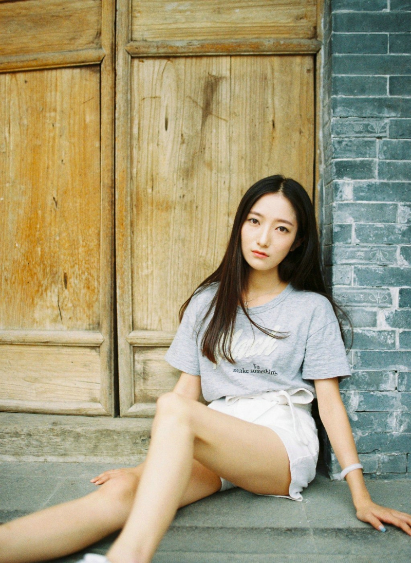 日系美女安静私房内养眼写真