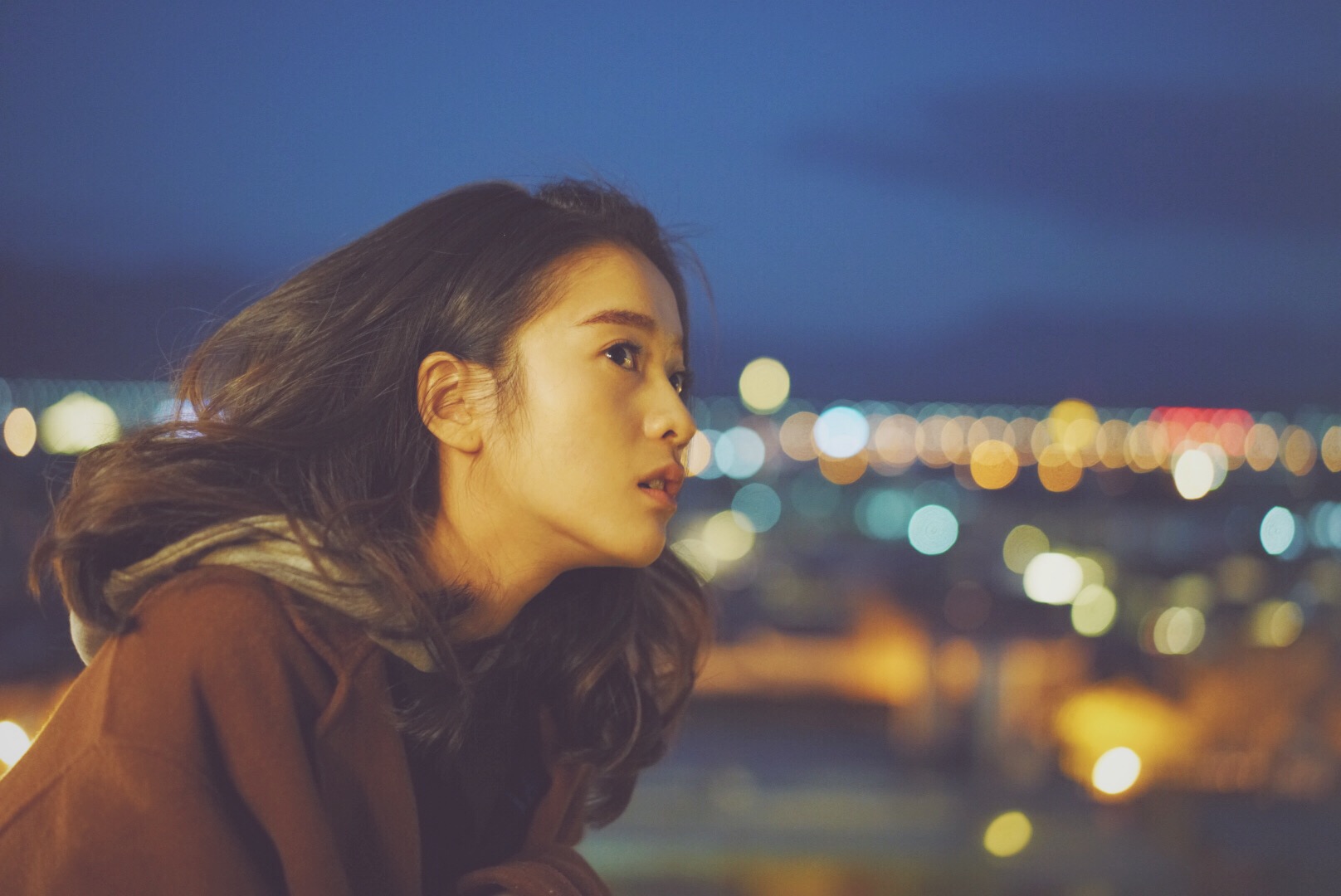 美女演员张雪迎桌面壁纸图片