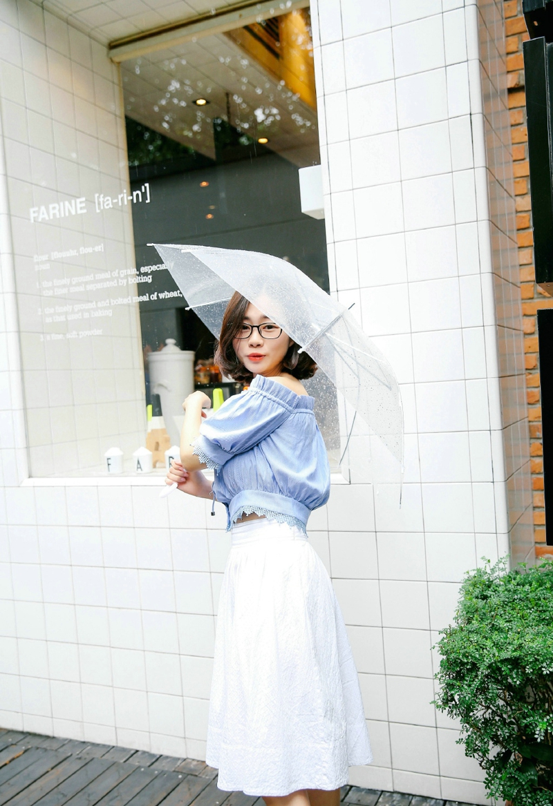 百褶裙短发美女纯真干净阳光写真