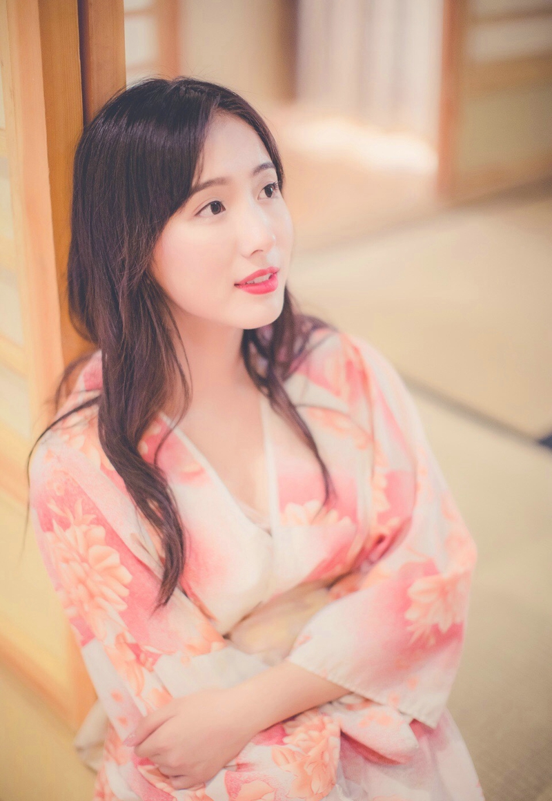 列车上的清纯漂亮少女笑脸阳光写真