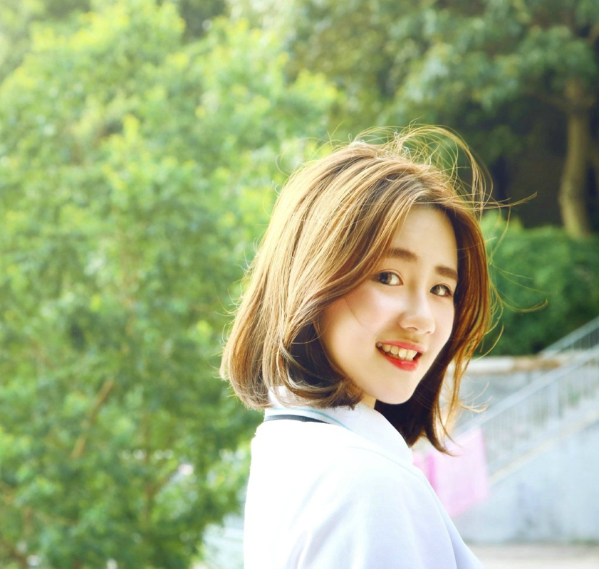 阳光下的校服美女漂亮精致脸蛋