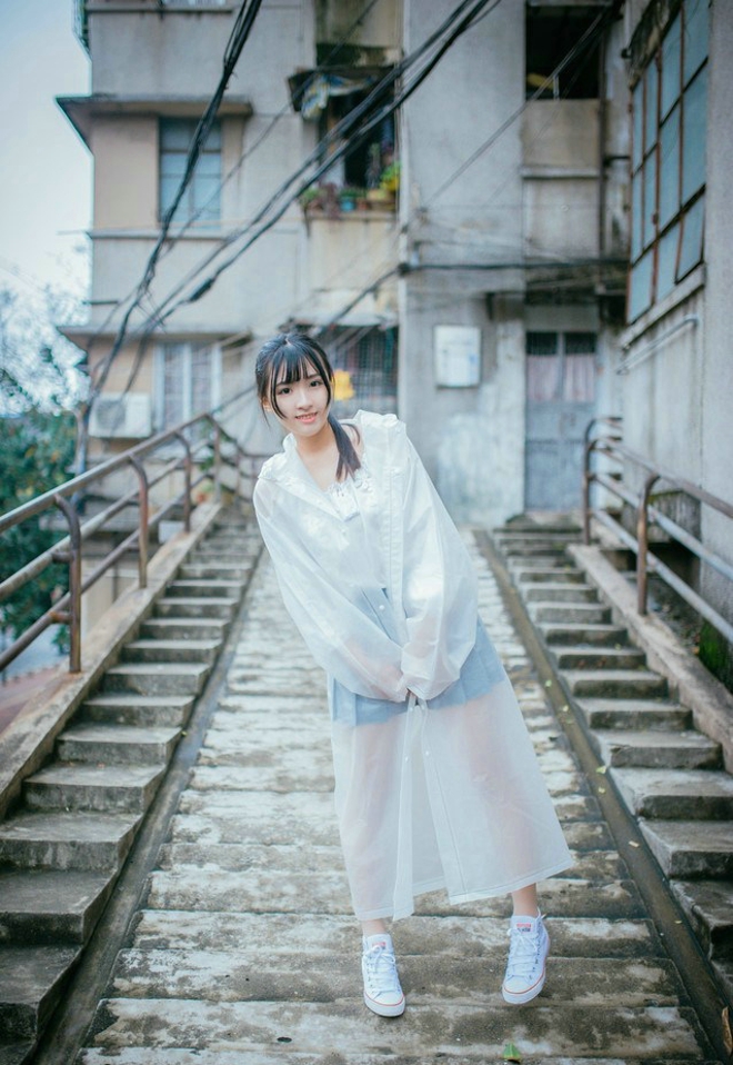 可爱气质清纯白净雨天美女写真
