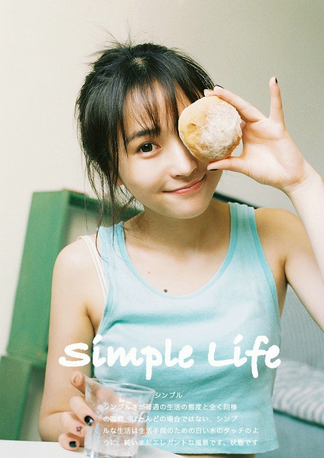 阳光可爱吃早餐少女写真