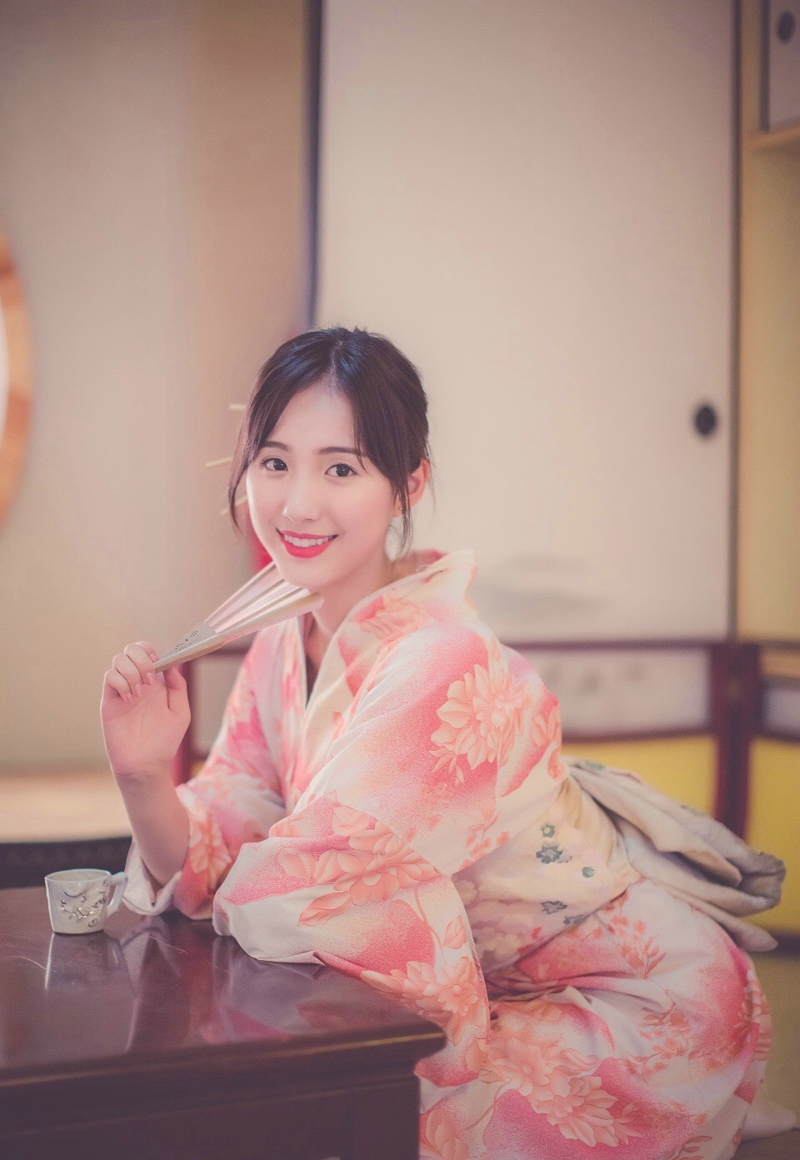 列车上的清纯漂亮少女笑脸阳光写真