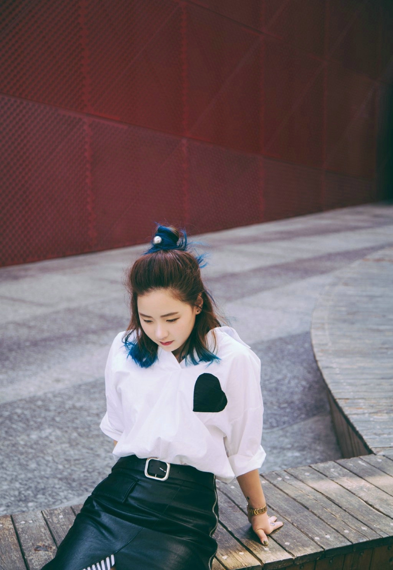 葡萄园内的清新气质美女养眼气质写真