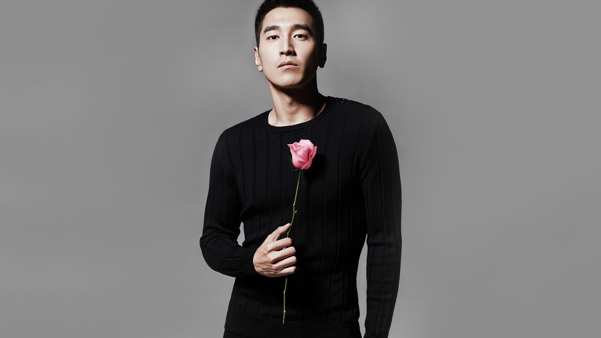 赵又廷机场随性中不乏时髦穿搭态度