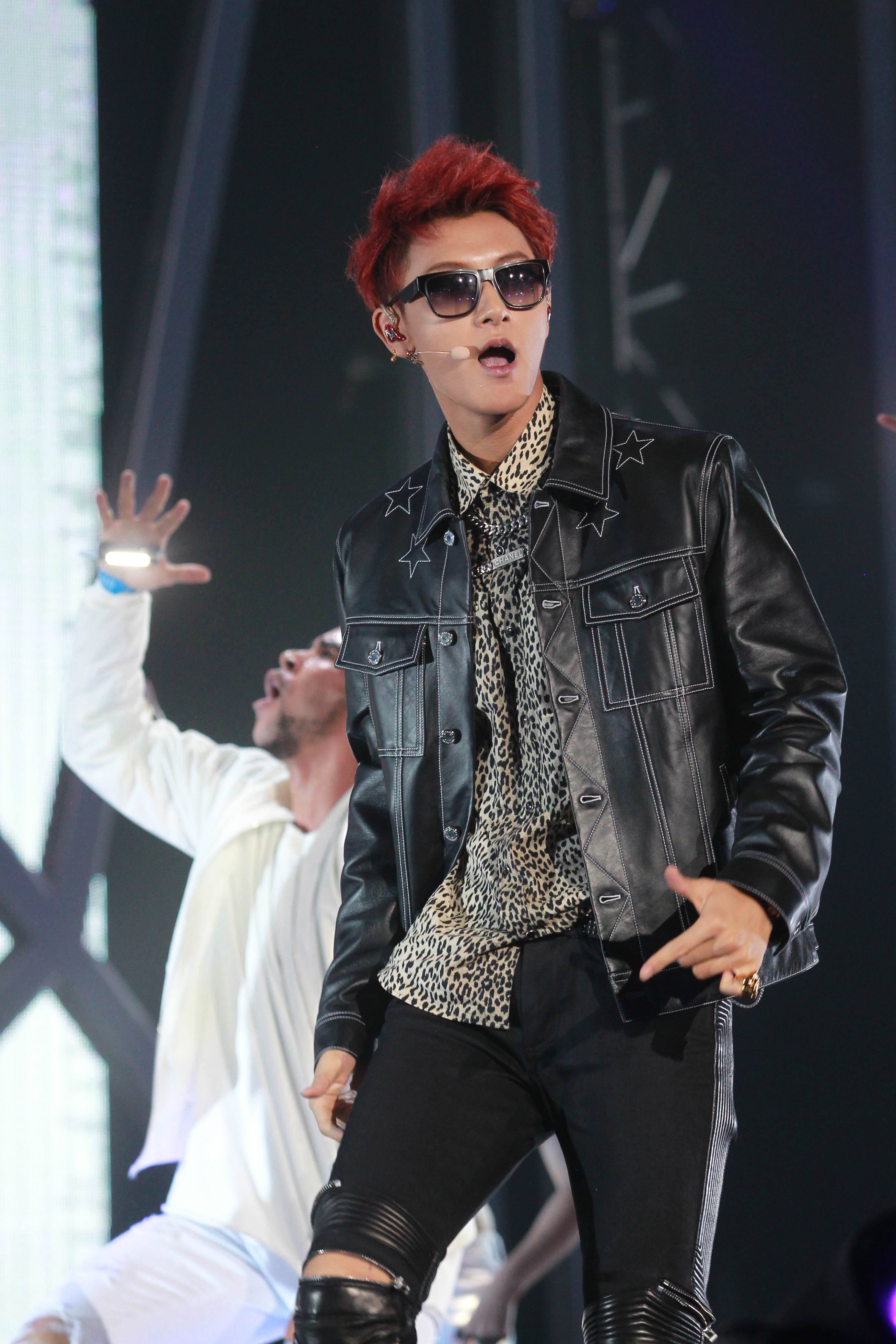 黄子韬帅酷写真 帅气脸庞霸气四射