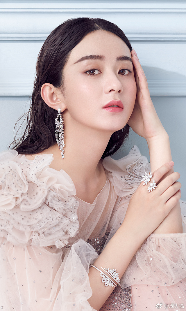 周大福珠宝集团形象大使赵丽颖珠光宝气性感美照