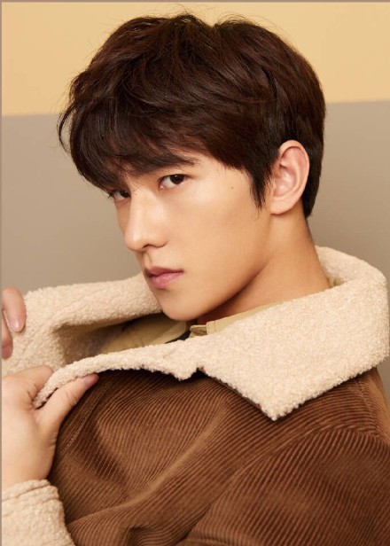 帅气杨洋杨洋时尚炫酷风衣写真