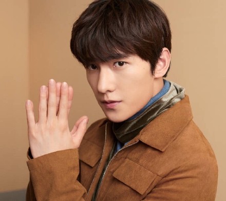 帅气杨洋杨洋时尚炫酷风衣写真