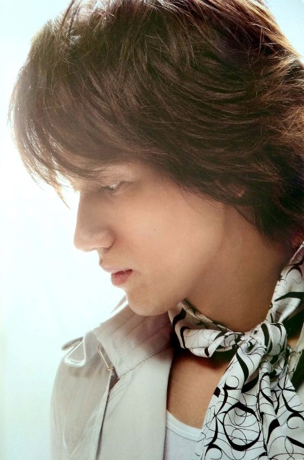 言承旭多出来的自由帅气忧郁型男写真