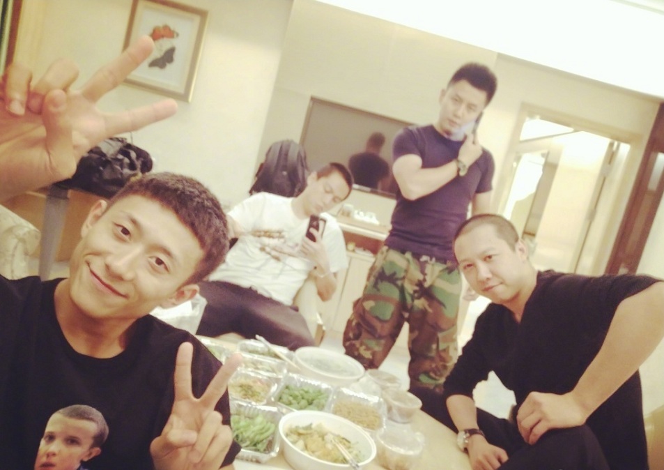 张一山这照片真的是随脚拍