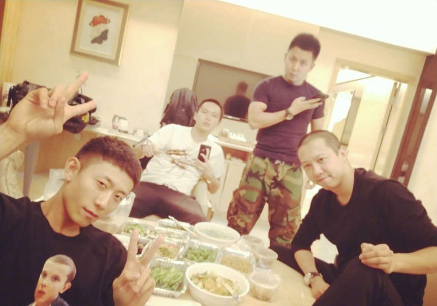 张一山这照片真的是随脚拍