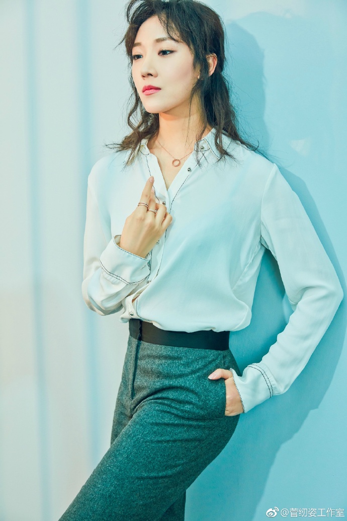 《猎场》女主菅韧姿气场全开时尚写真大片