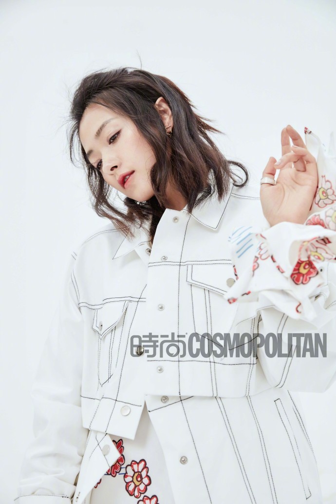 万茜时尚COSMO月刊封面大片