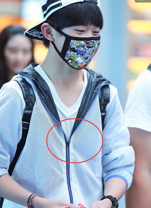 易烊千玺衣服反穿 长的帅的人怎么穿都好看