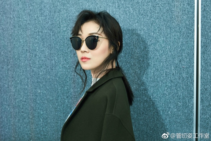 《猎场》女主菅韧姿气场全开时尚写真大片