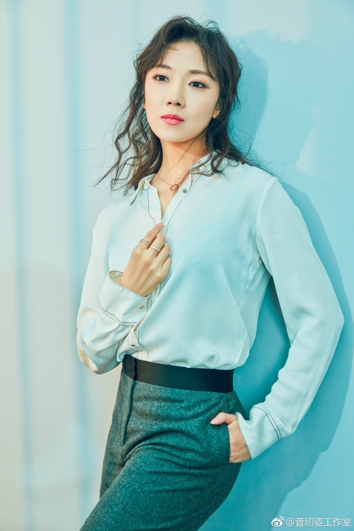 《猎场》女主菅韧姿气场全开时尚写真大片