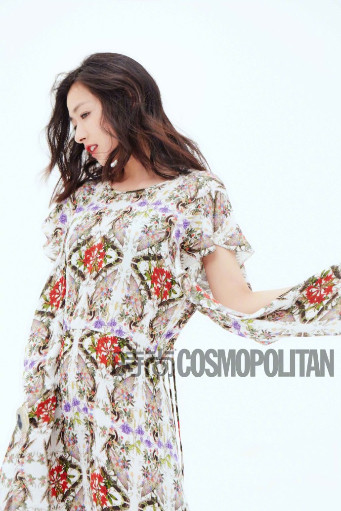 万茜时尚COSMO月刊封面大片